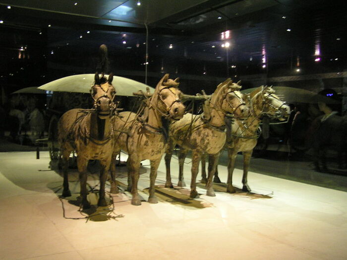 Бронзовая колесница из гробницы Цинь Шихуанди. \ Фото: wikimedia.org.