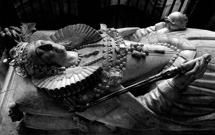 Надгробье Елизаветы I в Вестминстерском аббатстве. \ Фото: news.milli.az.