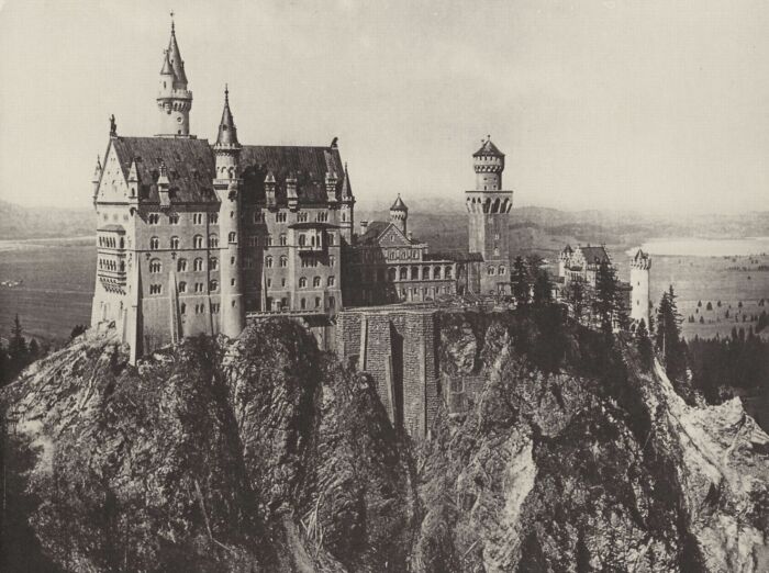 Замок Нойшванштайн. Фотография Йозефа Альберта (1886 или 1887 гг.). \ Фото: pinterest.com.
