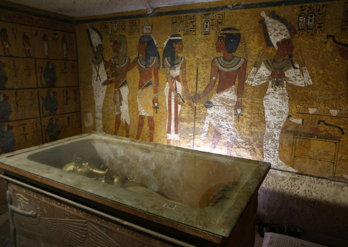 Карл II хранил несколько древнеегипетских мумий, чтобы собрать с них пыль. \ Фото: time.com.