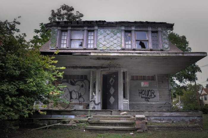 В этом заброшенном доме, серийный убийца Энтони Соуэлл спрятал тела своих жертв. Автор фото: Seph Lawless.