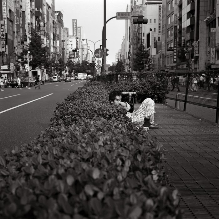 Бездомные на улицах Японии. Автор фото: Шинья Аримото (Shinya Arimoto).