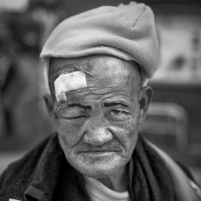 Портрет бездомного мужчины. Автор фото: Шинья Аримото (Shinya Arimoto).