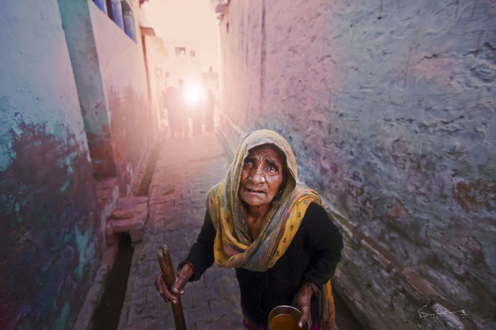 Брошенная женщина, Варанаси, Индия. Автор: Swarup Chatterjee.