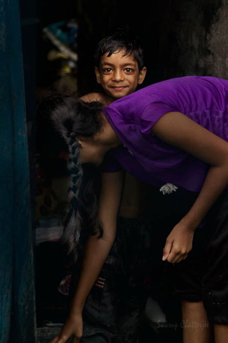 Жизнерадостный мальчик - колония Кумортулли, Калькутта, Индия. Автор: Swarup Chatterjee.
