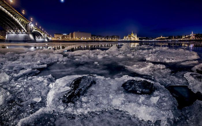 Сказочный Дунай в двадцатиградусный мороз. Автор: Tamas Rizsavi.