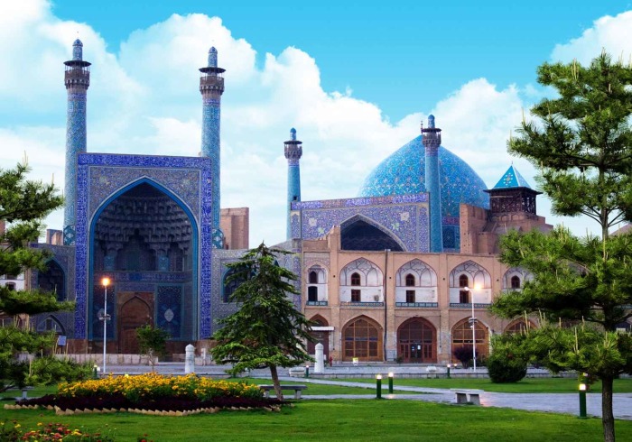 Исфахан — половина мира.