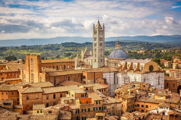 Сиена — одно из немногих мест в Тоскане, сохранившее дух и атмосферу средневековья.