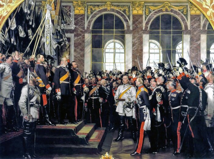Торжественная церемония провозглашения Вильгельма I германским императором в Версале. В центре (в белом мундире) изображён Отто фон Бисмарк. \ Фото: wochenblatt-reporter.de.