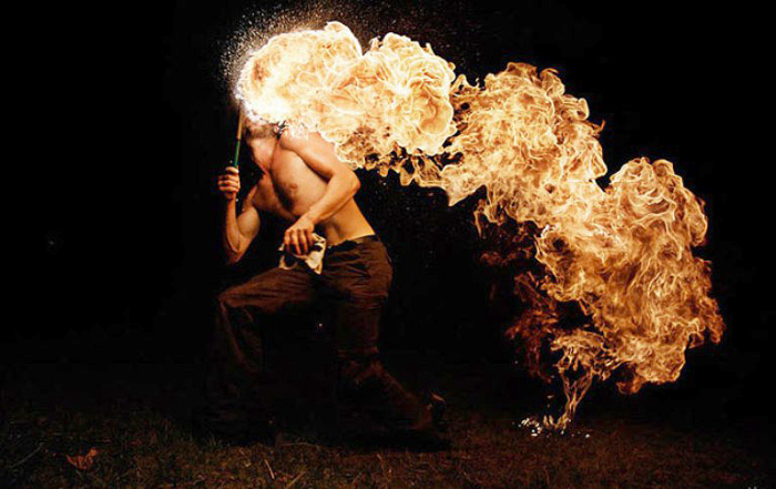 Повелитель огня. Фото Tom Lacoste.