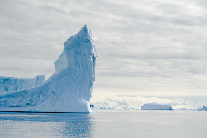 Из-за изменения климата Антарктида потеряла 3 триллиона тонн льда всего за 25 лет.