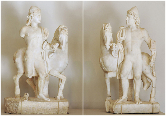 Пара римских статуэток (3 век нашей эры), изображающих Диоскуров в виде всадников.