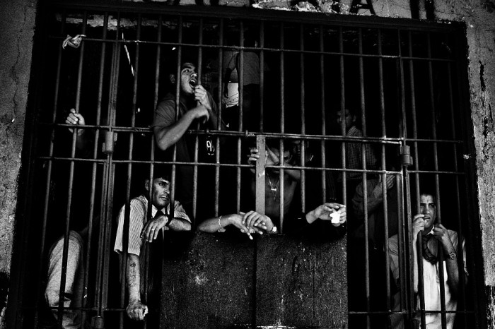 Тюрьма Пенитенсиариа де Сантьяго, Чили, 2008 год. Обреченные. Автор фото: Валерио Биспури (Valerio Bispuri).