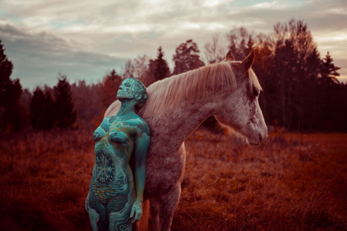 Девушка с лошадью. Автор: Vilija Vitkute.