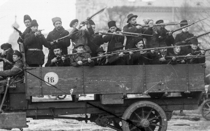 Красная гвардия в октябре 1917 года. \ Фото: storage.googleapis.com.