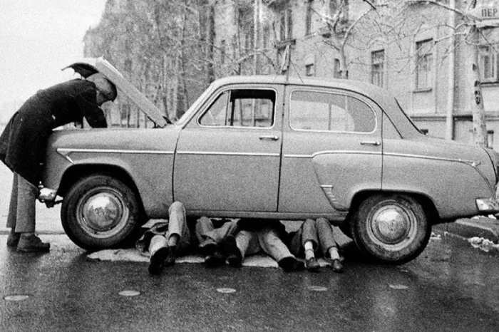 Семейный ремонт автомобиля. Автор: Юрий Абрамочкин.