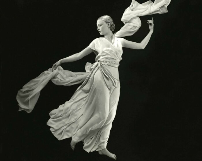 Платье с барельефным фризом от Мадлен Вионне, French Vogue, 1931 год. \ Фото: stilearte.it.
