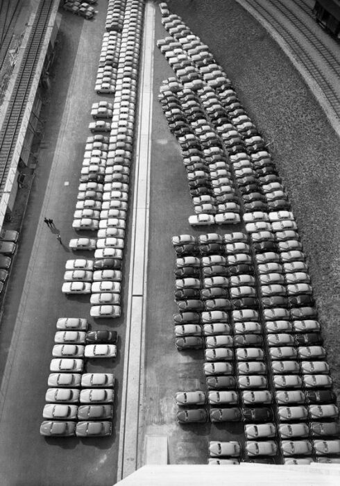 La Praille, автомобили в Свободном порту Женевы, 1957 год. \ Фото: google.com.