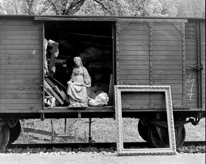 Товарный вагон частного поезда с грузом из Лозе, содержащим произведения искусства, захваченные нацистами и Герингом, обнаруженные в 1945 году. \ Фото: google.com.