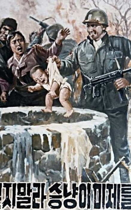 Особенно часто северокорейская пропаганда рисует американцев творящими зверства в отношении детей. Вот здесь американский солдат бросает ребёнка в колодец.
