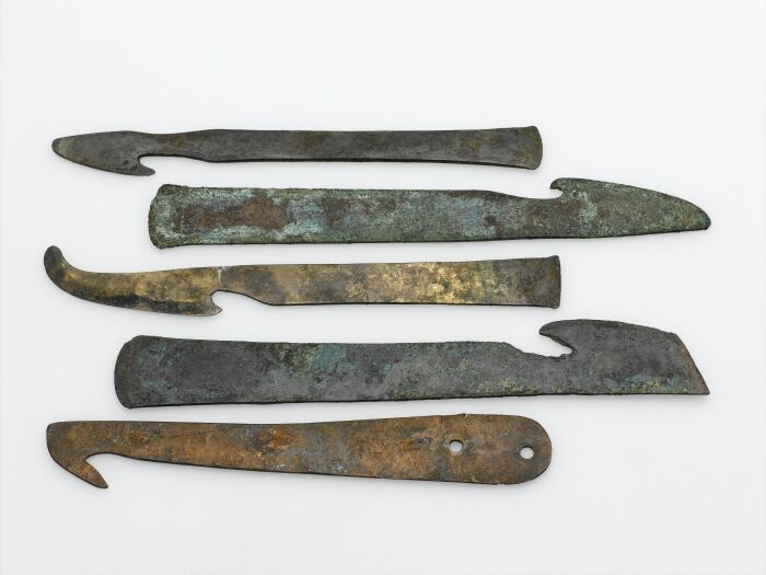 Бронзовые ножи, используемые в процессе бальзамирования тела, 600-200 гг. до н. э. \ Фото: i.pinimg.com.