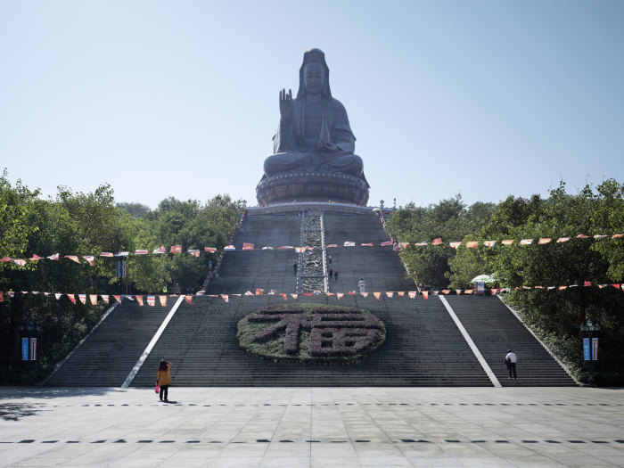  Статуя богини Гуаньинь, Фошань, Китай, 62 метра. Автор: Fabrice Fouillet.