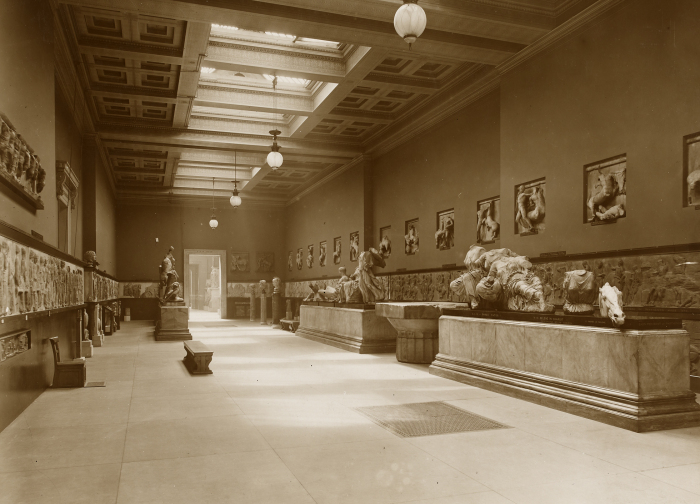Скульптуры Парфенона в том виде, в каком они были выставлены в 1923 году в Британском музее. \ Фото: blog.britishmuseum.org.