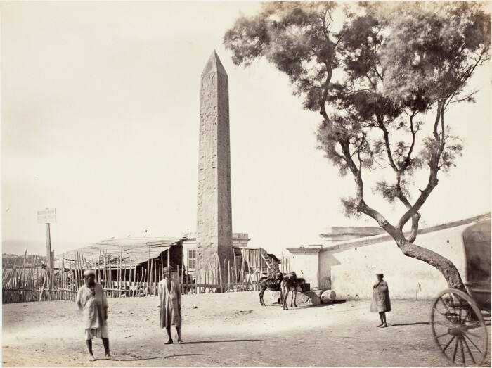 Игла Клеопатры, которая в конце концов была перенесена в Нью-Йорк, стояла в Александрии, Фрэнсис Фрит, около 1870 года. \ Фото: commons.wikimedia.org.