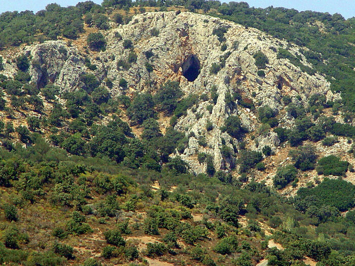 Пещера оракула Орфея, Лесбос. \ Фото: en.wikipedia.org.