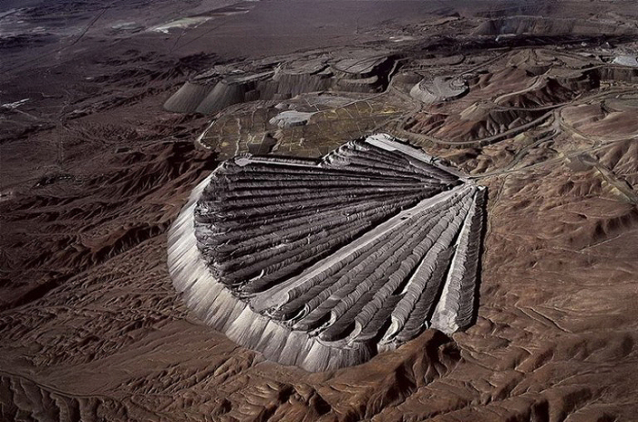 Отвалы медного рудника в Chuquicamata, Чили.