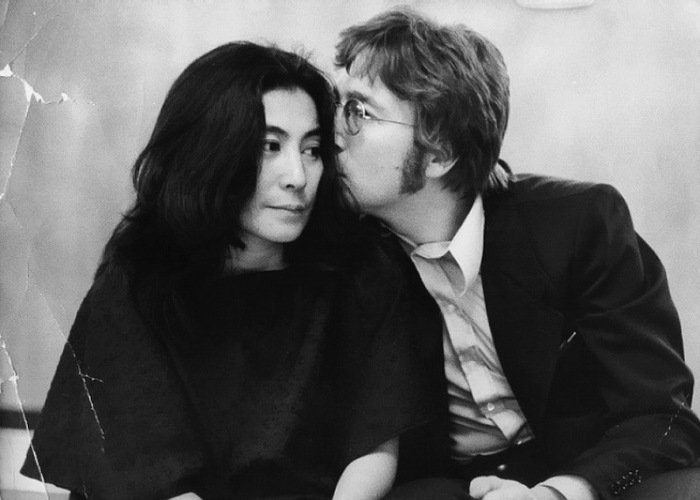 Джон Леннон и Йоко Оно. \ Фото: livejournal.com.