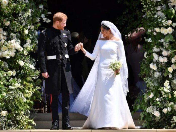 Принц Гарри и Меган Маркл покидают Часовню Святого Георгия в Виндзорском замке после их свадьбы, 19 мая 2018 года.