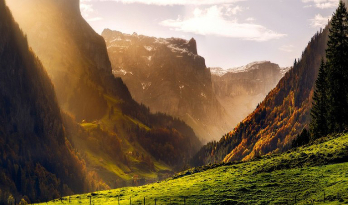 Разноцветный горы Швейцарии.