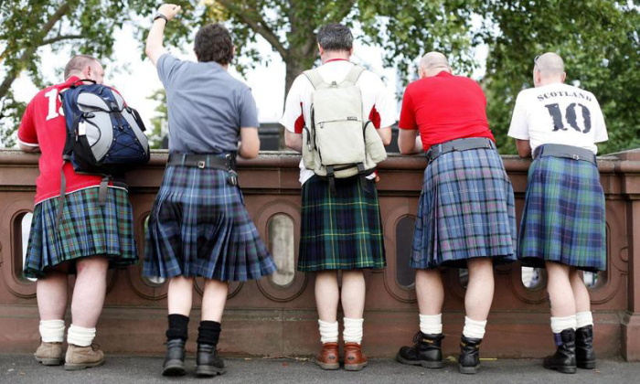 Мужчины в традиционной шотландской одежде. \ Фото: livejournal.com.
