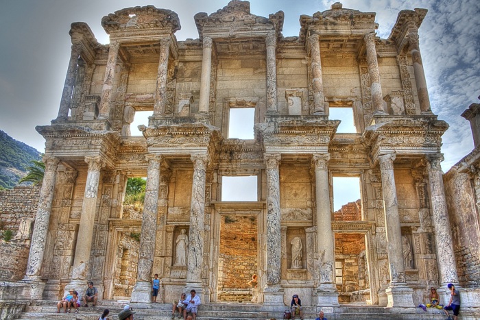 Эфес — древний город на территории современной Турции.