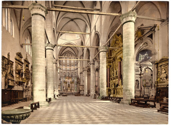 Интерьер собора Санти-Джованни-э-Паоло.