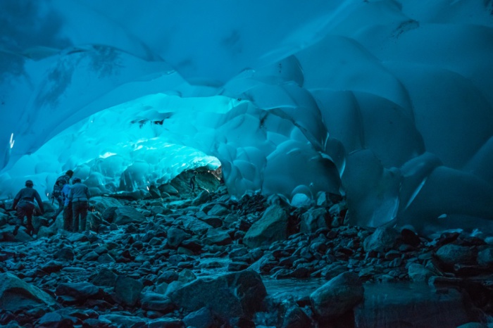 Ледяные пещеры в Менденхолл, Аляска, США.