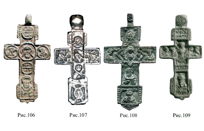 В средокрестии крестов изображены: образ 'Спаса Нерукотворного', образ Христа 'Не рыдай Мене Мати', образ Богородицы 'Знамение'