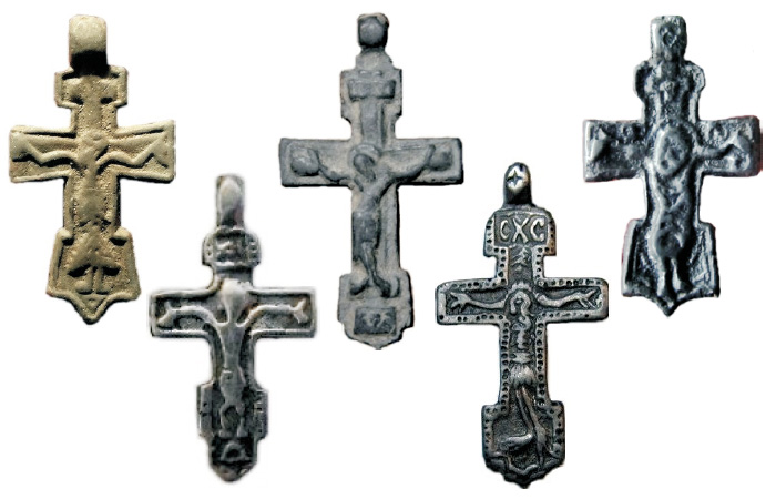 Редкие нательные килевидные кресты XV - XVI вв. с изображением распятого Иисуса Христа