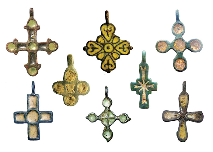 Рис.8 Домонгольские нательные кресты с выемчатыми эмалями, XI - XIII вв.
