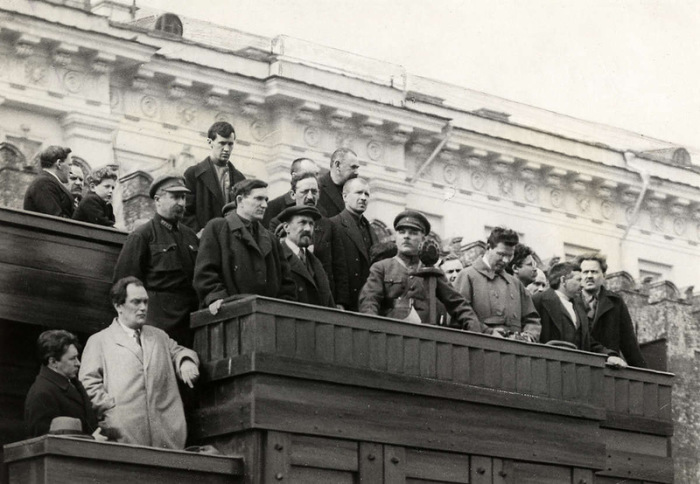 Выступление руководства советской страны перед трудящимися.