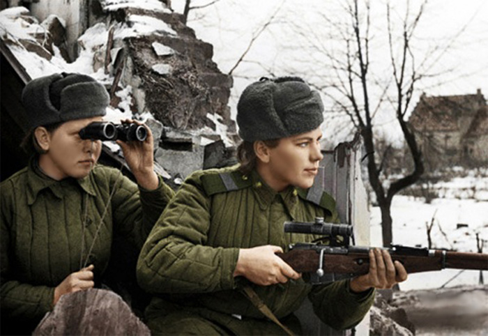 Советские женщины-снайперы.