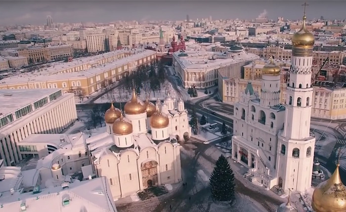 Восхитительная аэросъемка заснеженной Москвы.