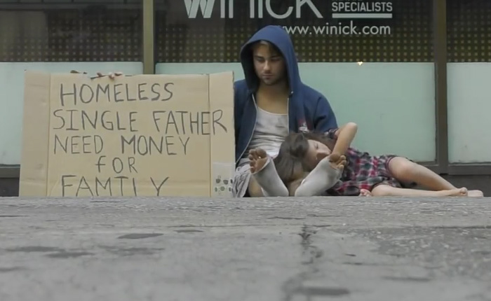 Бездомный наркоман или бездомный отец одиночка?