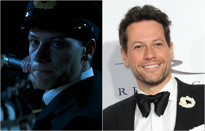Валлийский актер  получил наибольшую известность как исполнитель роли морского офицера Хорнблоуэра в одноименном многосерийном телефильме.