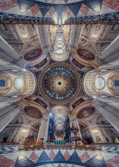 Богатый интерьер собора Святого Павла, расположенного в Лондоне, поражает воображение своей уникальностью и мастерством росписи.