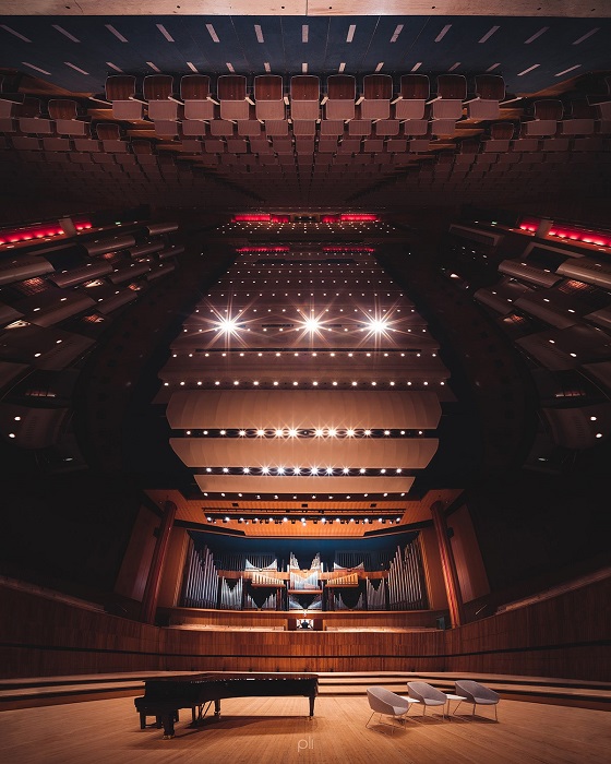 Величественный интерьер Королевского фестивального зала в Лондоне, который способен вместить 2900 зрителей.