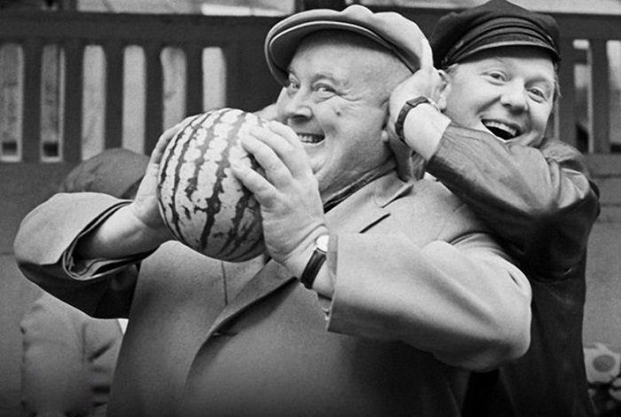 Покупают арбуз, 1968 год.