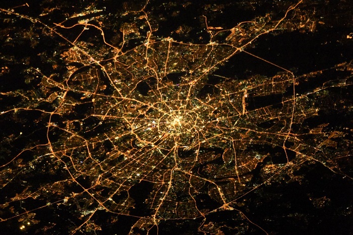 Москва из космоса выглядит просто потрясающе.
