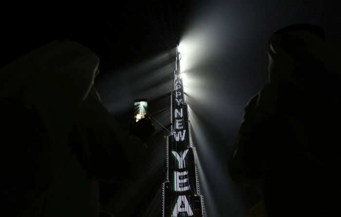 В честь Нового года на башне Бурдж Халифа была установлена праздничная подсветка.